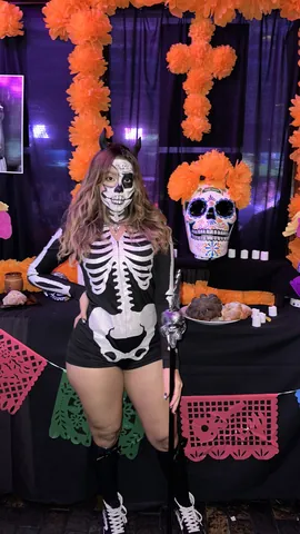 The party, photo 1 of 14
