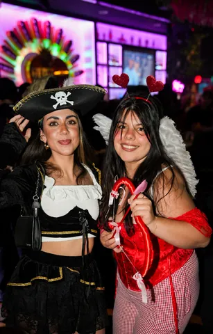 The party, photo 7 of 14