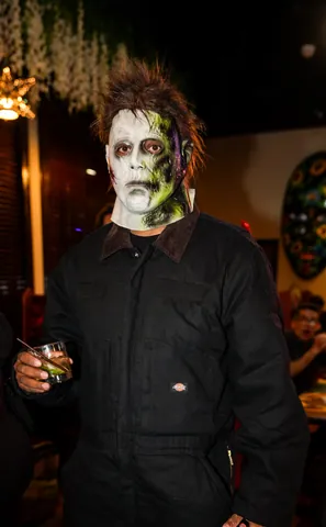 The party, photo 8 of 14